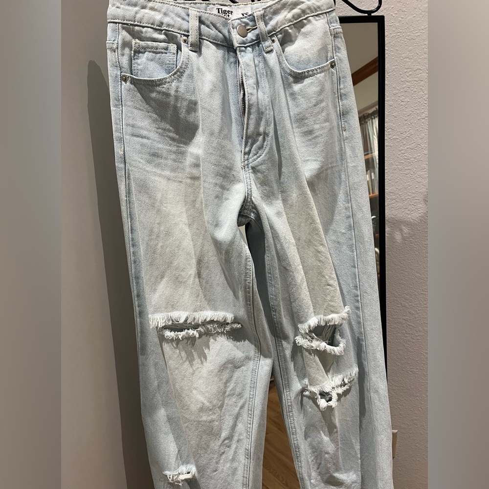 Tiger Mist Light Ripped Jeans